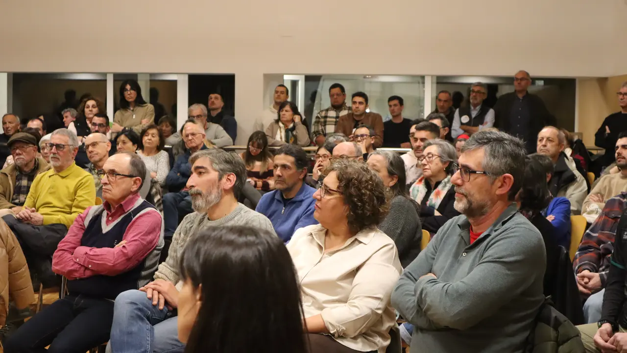 <p><strong>Lu&iacute;s Bar&aacute;</strong>: &ldquo;Hai que unir o voto no BNG porque &eacute; a &uacute;nica alternativa real de goberno ao Partido Popular&rdquo;</p>

<p>O cabeza de lista destaca en Baiona que un goberno do BNG &aacute; fronte da Xunta garantir&aacute; o saneamento e a rexeneraci&oacute;n da Foz do Mi&ntilde;or</p>

<p>Mellora da sanidade, aposta polo comercio local e m&aacute;is vivenda para a mocidade, compromisos estrat&eacute;xicos da formaci&oacute;n nacionalista tras o 18F</p>
