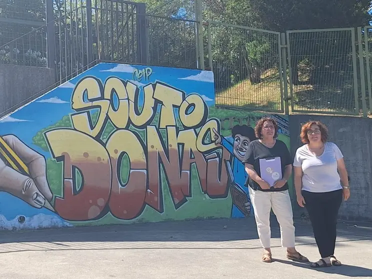 Carmela Glez e Manuela Rguez no CEIP Souto Donas