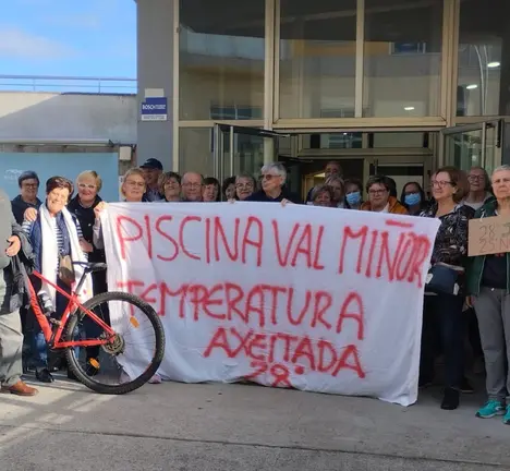 ProtestaUsuariasPiscina
