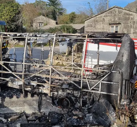 arde-microbus-gondomar