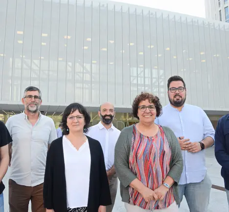 Foto_Manuela Rodr&iacute;guez acompa&ntilde;ada de concelleiros do BNG