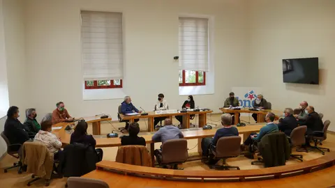 Ana Pont&oacute;n cos representantes dos montes en man com&uacute;n