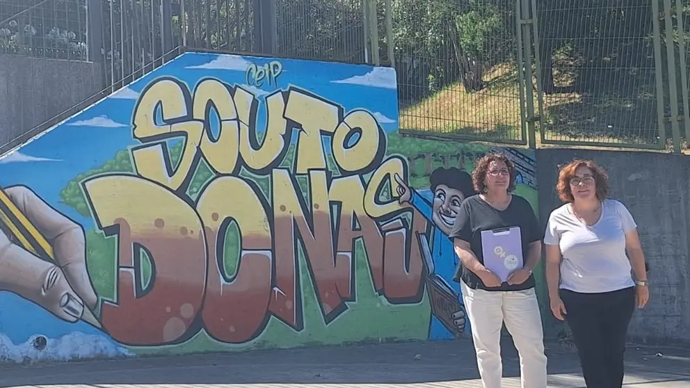 Carmela Glez e Manuela Rguez no CEIP Souto Donas